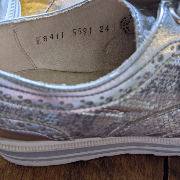 La Milagresa Silver Oxfords. EUC. - Picture 6 of 8